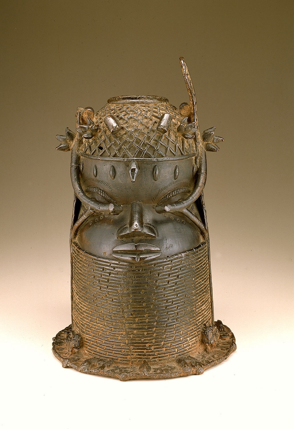 Why are museums returning the Benin Bronzes now ?