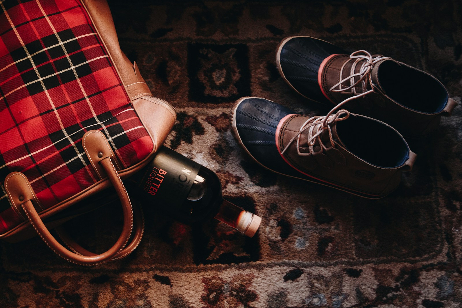 Tartan vs Plaid: Understanding the Key Differences Between Patterns Tartan vs Plaid: Understanding the Key Differences Between Patterns