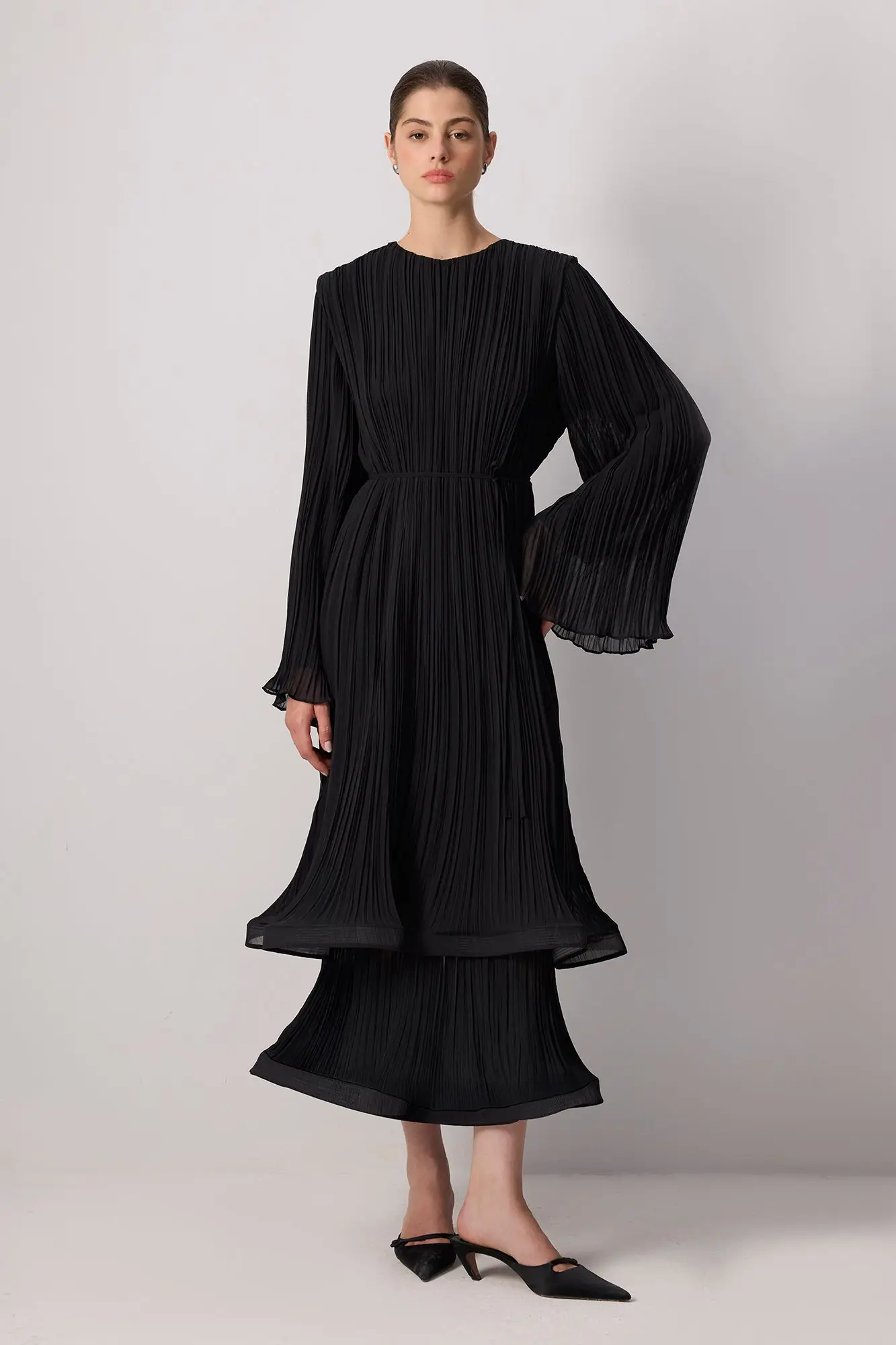 Elegant Pleated Chiffon Maxi Dress with Flowing Sleeve