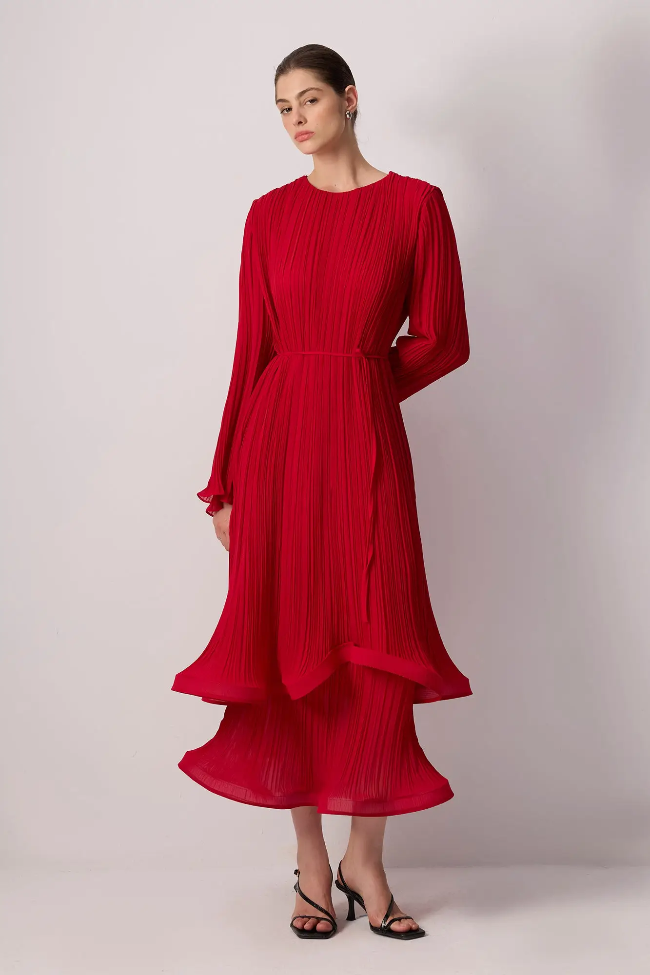 Elegant Pleated Chiffon Maxi Dress with Flowing Sleeve