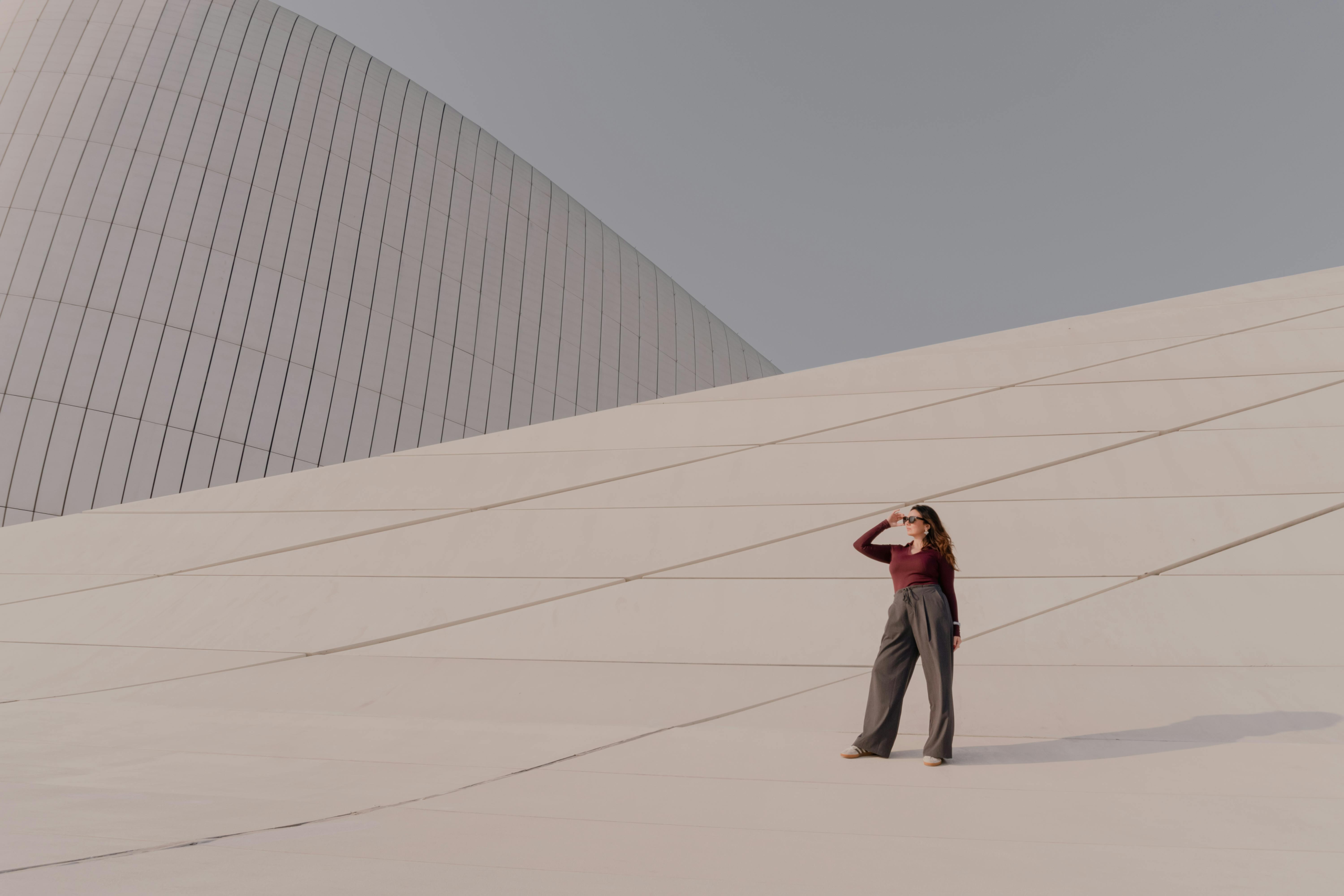 What Made 90s Minimalism So Iconic in Women’s Fashion?